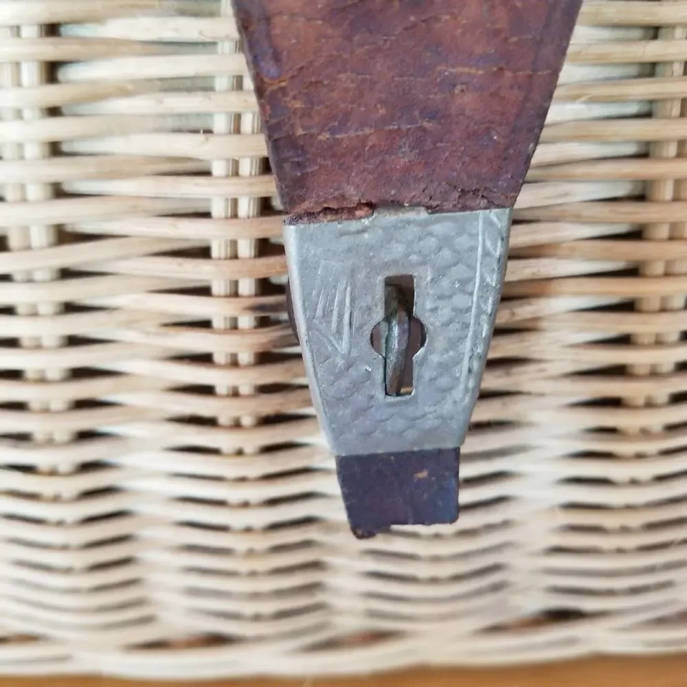 VTG Fly Fishing Creel Wicker & Leather Basket Fish Shape Buckle Cabin Decor 12x8